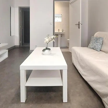 Apartment 1 Bedroom Awesome In *
