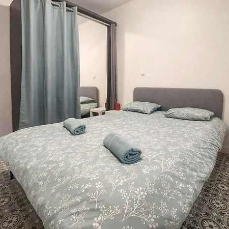 1 Bedroom Awesome In Apartment *