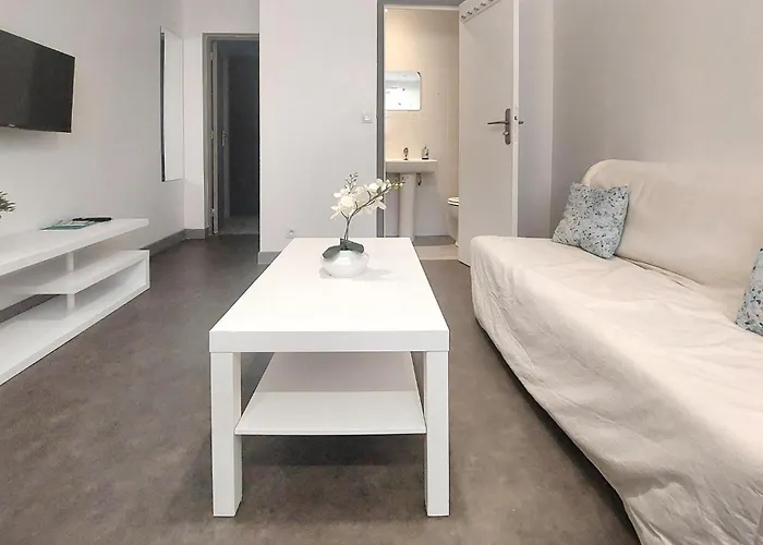 Apartment 1 Bedroom Awesome In *