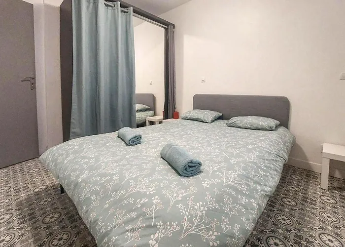 1 Bedroom Awesome In Apartment *